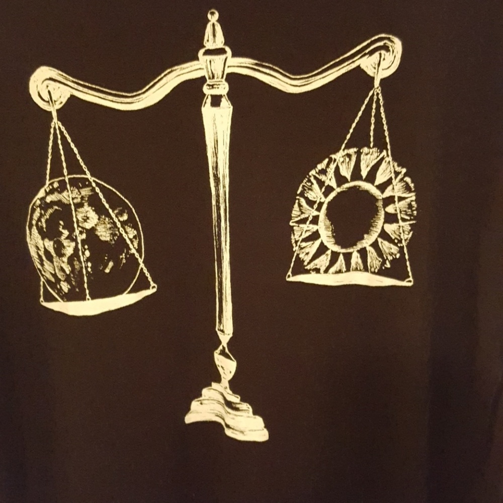 KENDALL AND KYLIE SHORT SLEEVE XSMALL - Picture 3 of 5